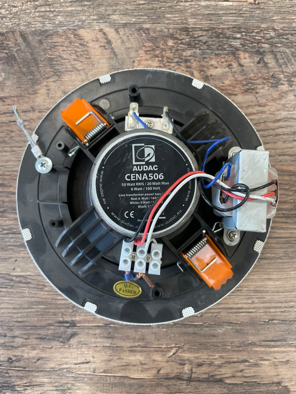 Instalācijas tumbas
