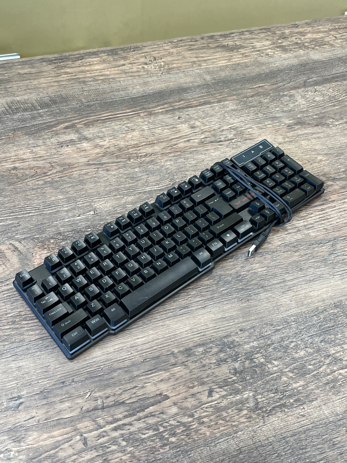 Tastatūra ar vadu