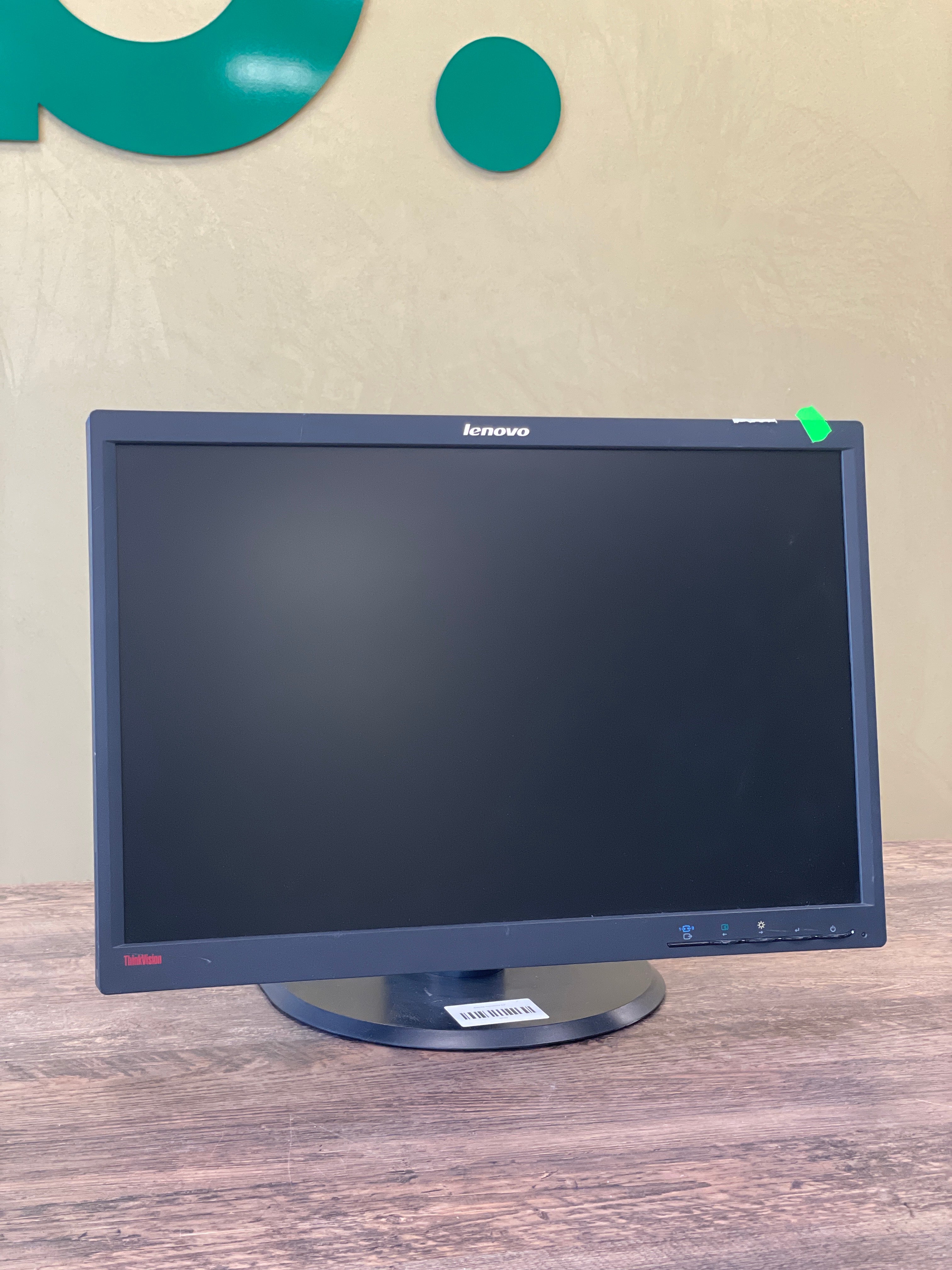 Datora monitors 22"
