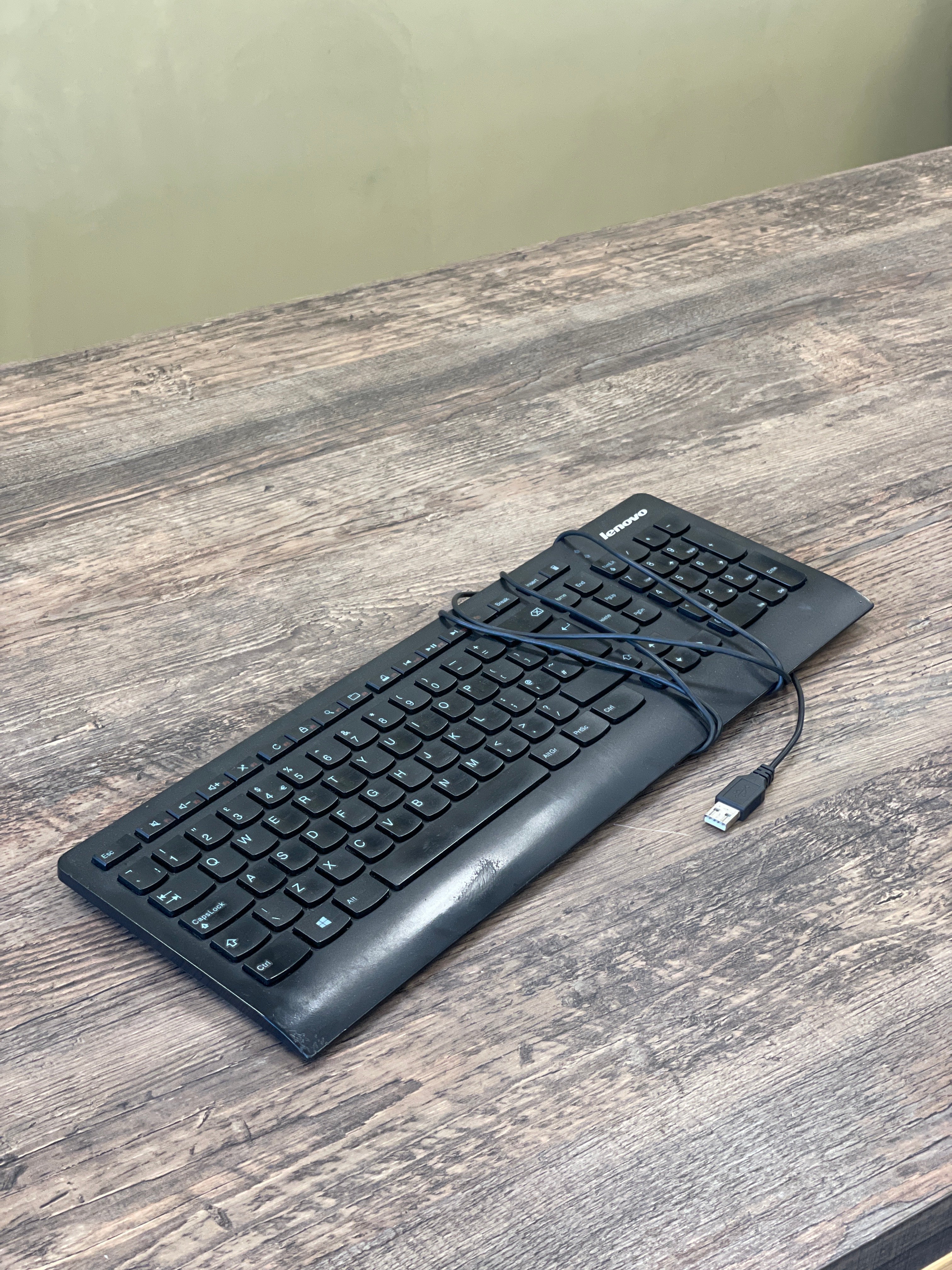 Tastatūra ar vadu