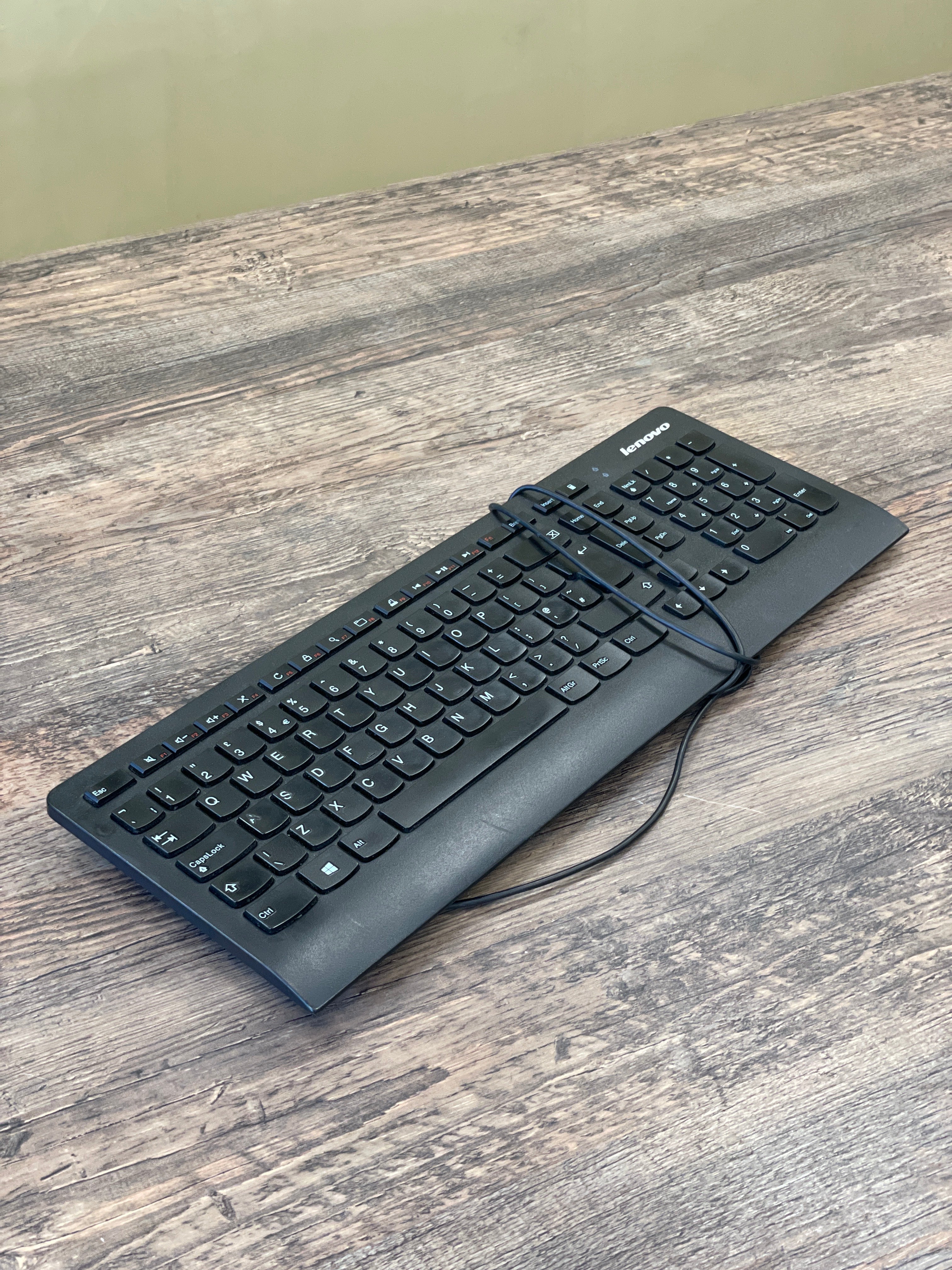 Tastatūra ar vadu
