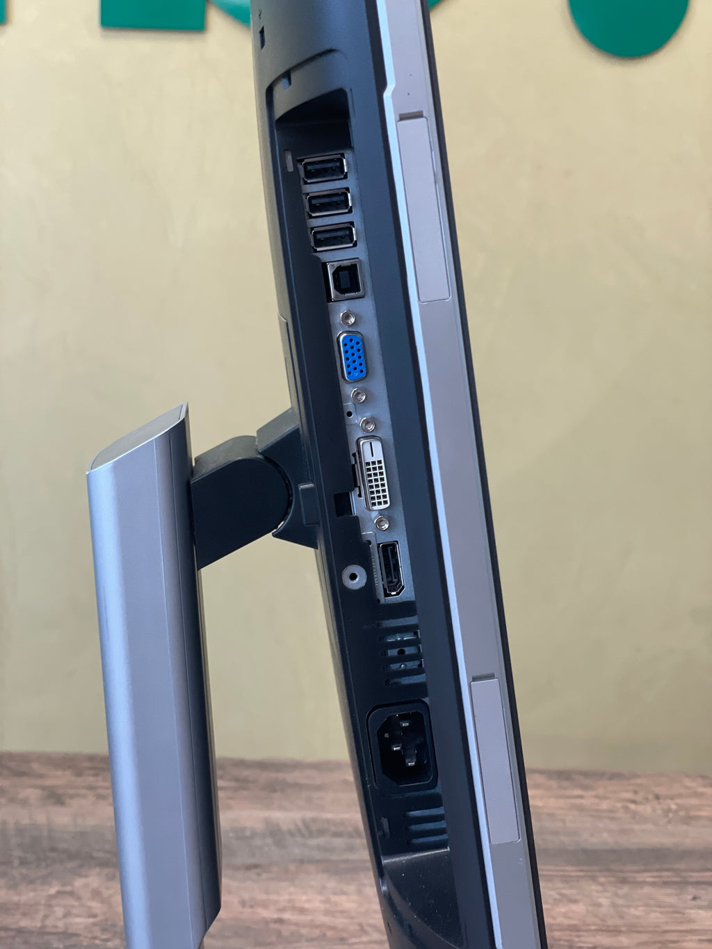 Monitors DELL 23”