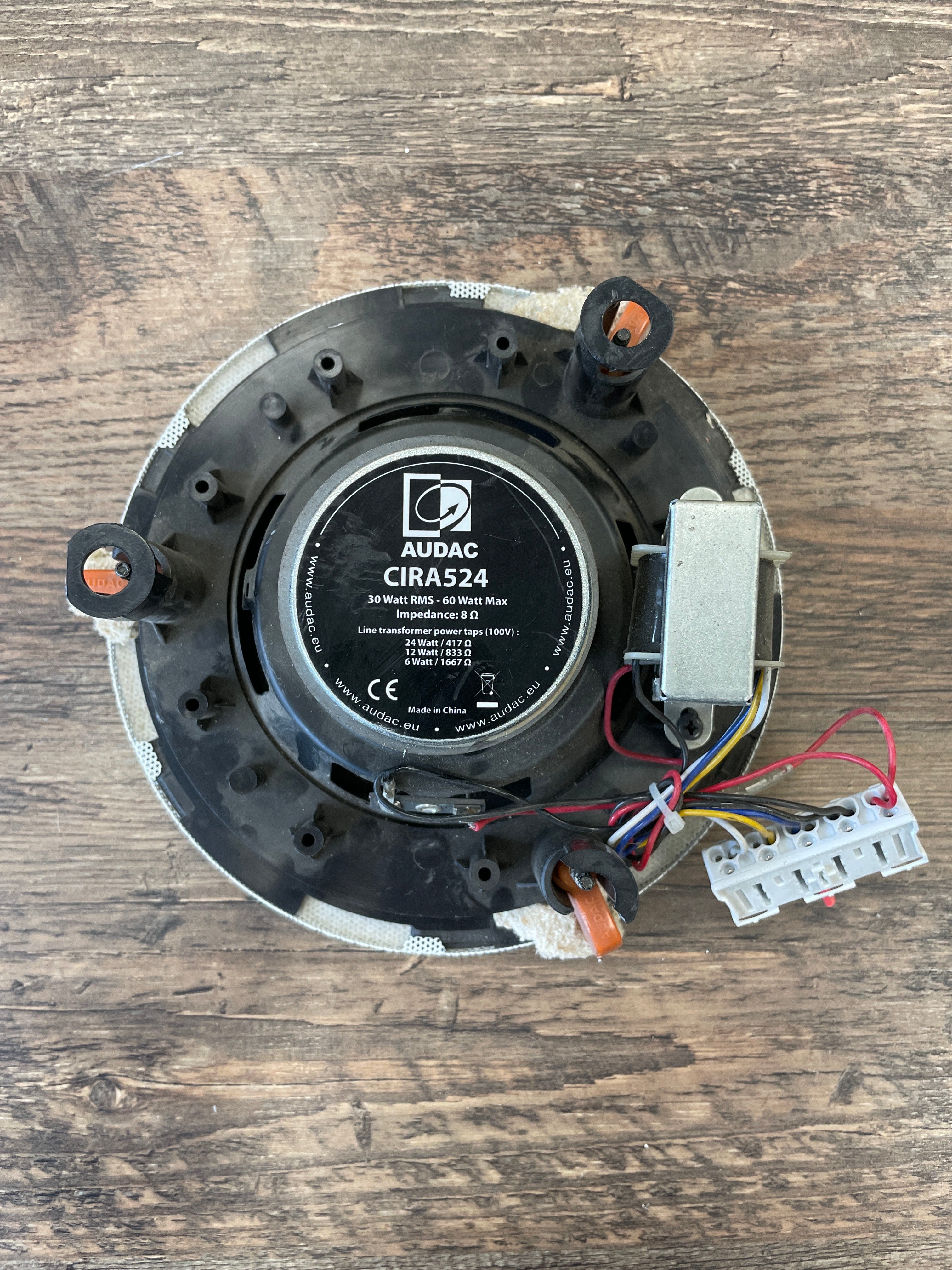 Instalācijas tumbas