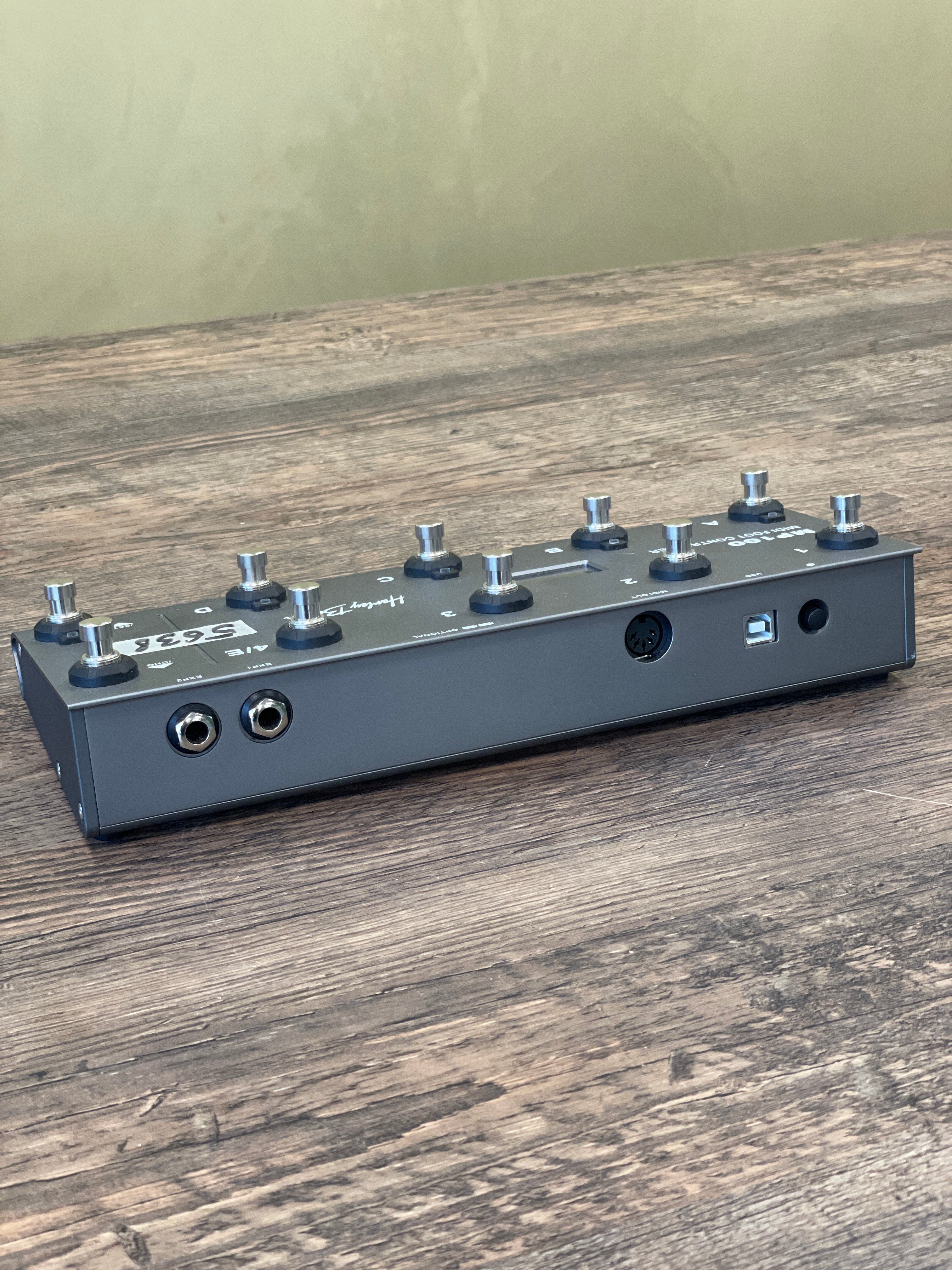 Midi kontrolieris MP100