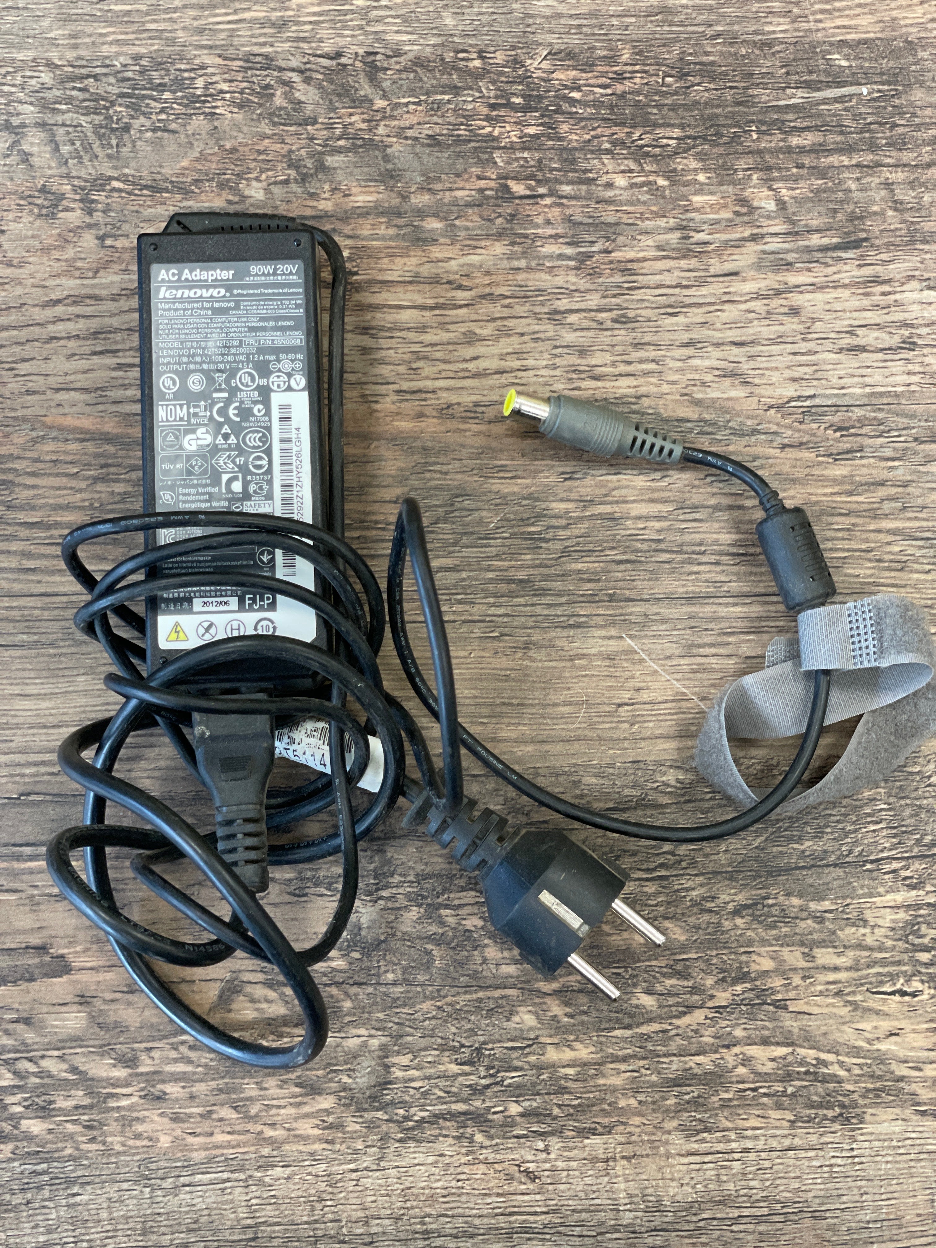 Portatīvā datora lādētājs 90W Lenovo