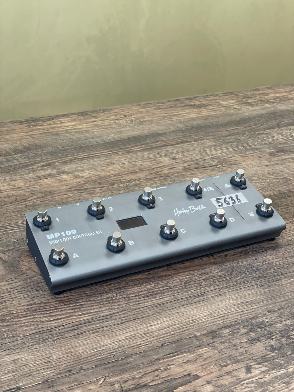 Midi kontrolieris MP100