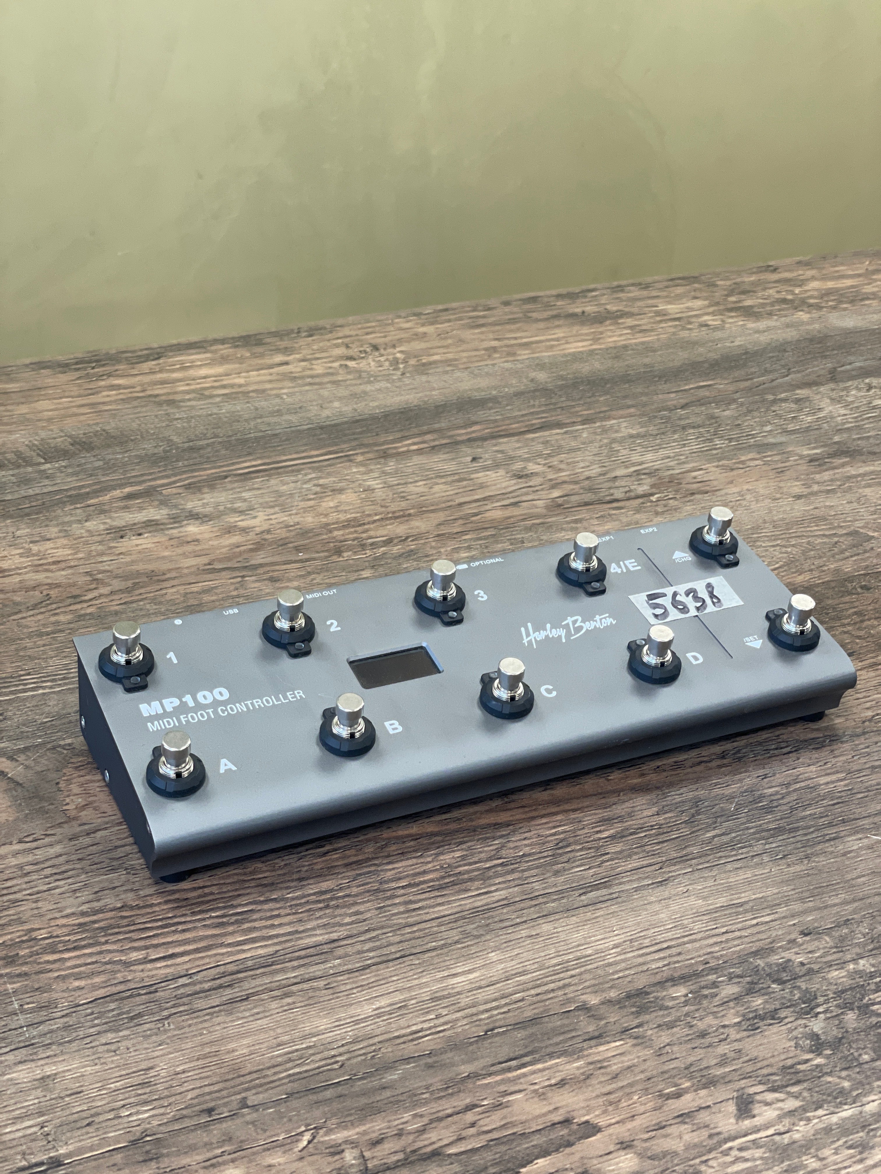 Midi kontrolieris MP100