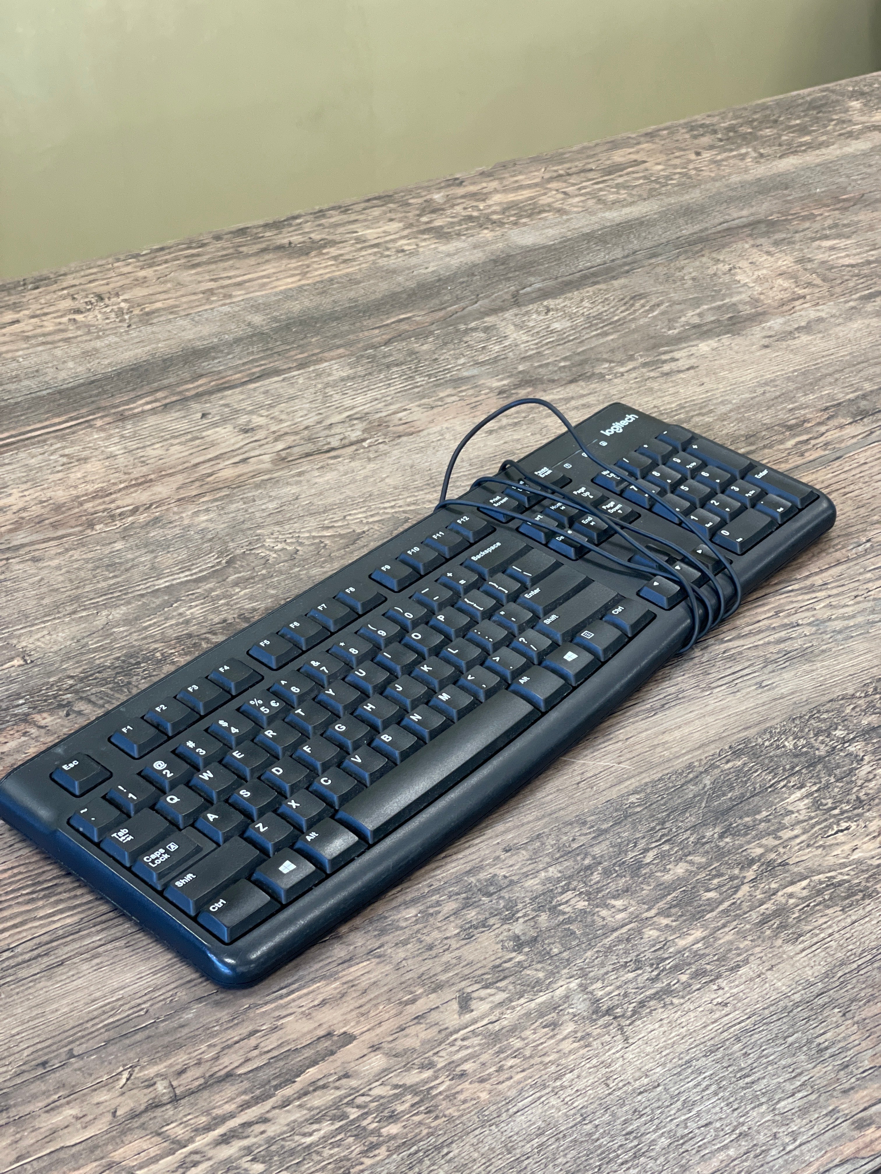 Tastatūra ar vadu