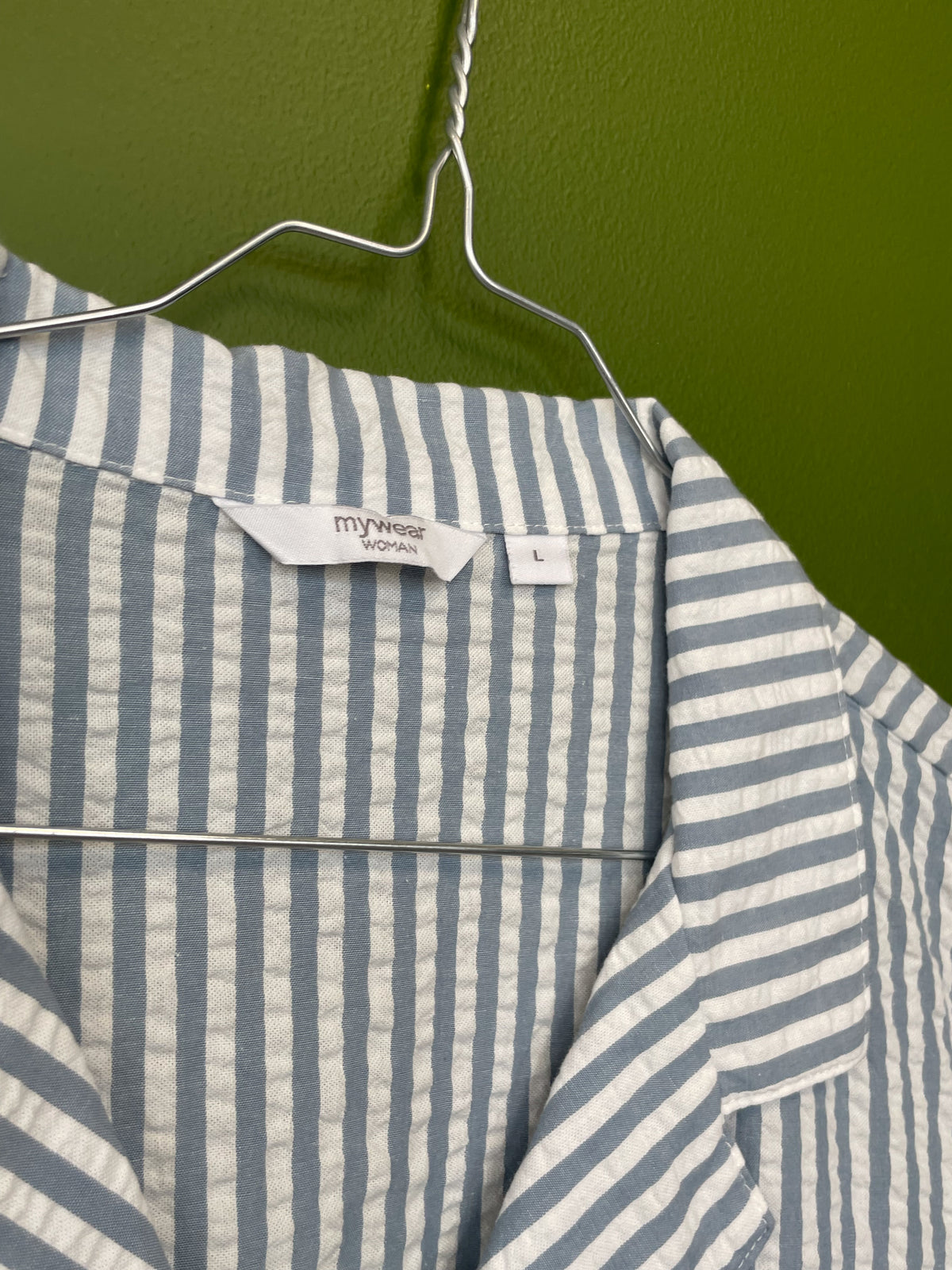 Krekls ar garām rokām, gaiši zila un balta krāsa / L izmērs / mywear WOMAN