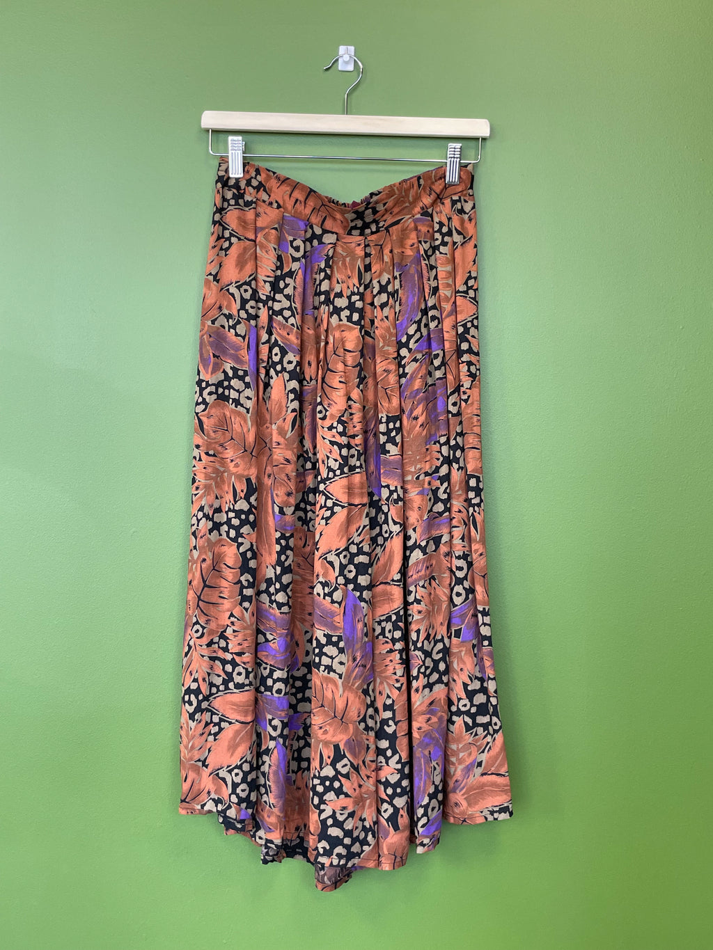 Retro stila kostīms - blūze un bikses, kas izskatās pēc svārkiem / 40/L izmērs / Eurofashion