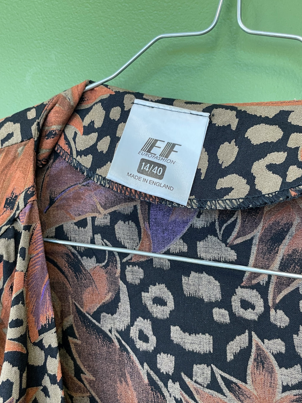 Retro stila kostīms - blūze un bikses, kas izskatās pēc svārkiem / 40/L izmērs / Eurofashion