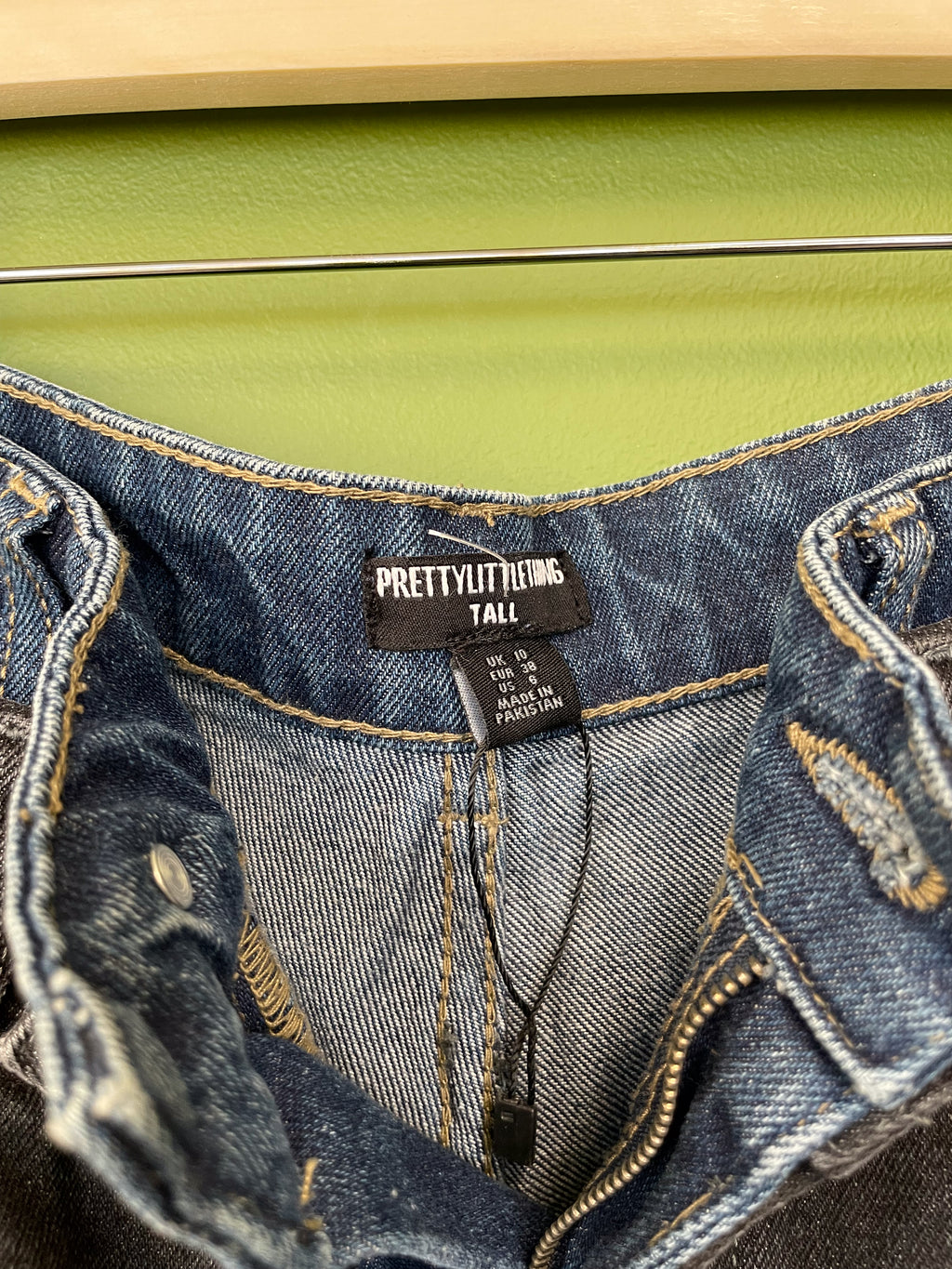 PrettyLittleThing džinsa bikses melns ar zilu / M izmērs