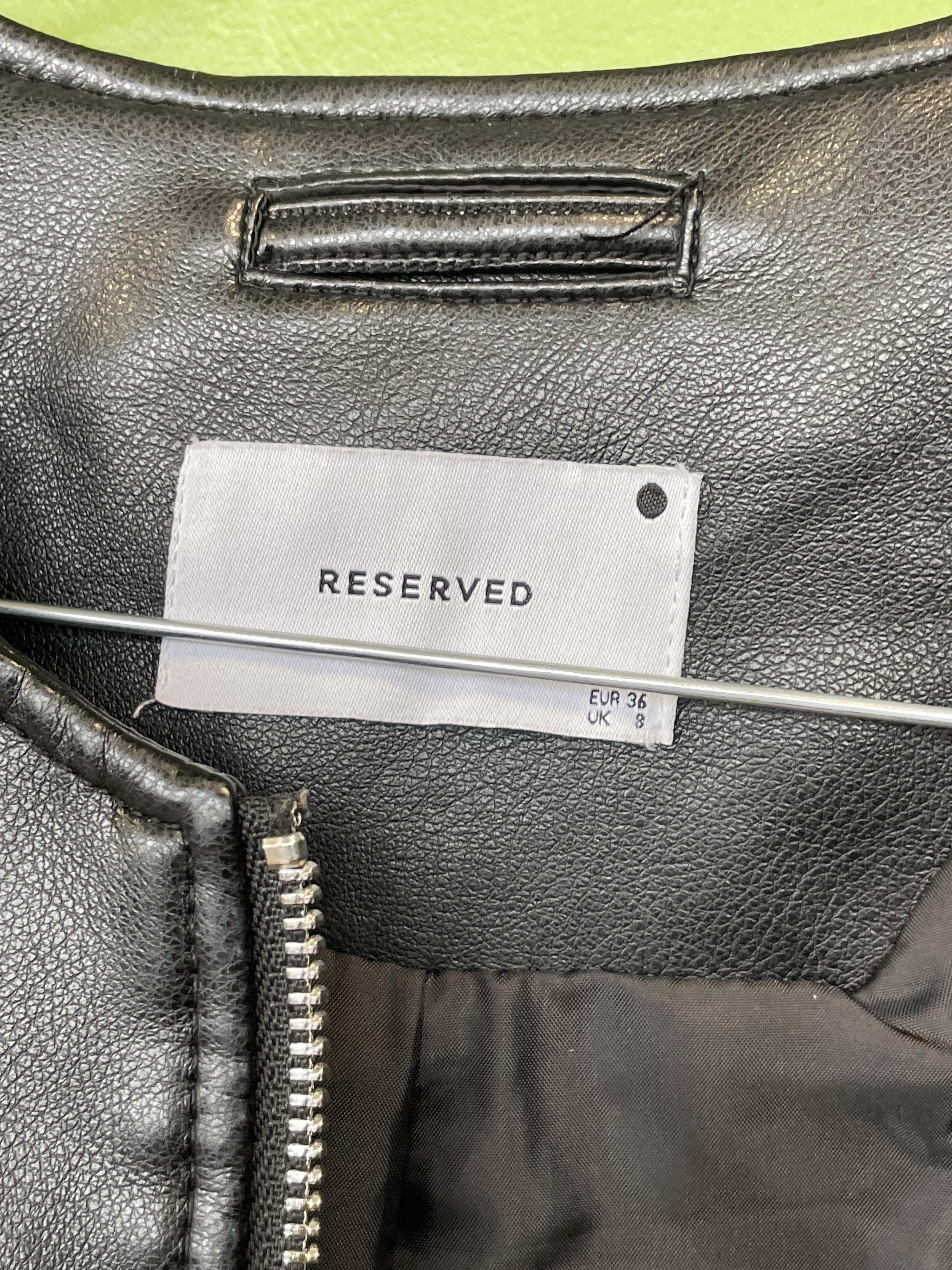 Reserved melna ādas jaka / 36 izmērs