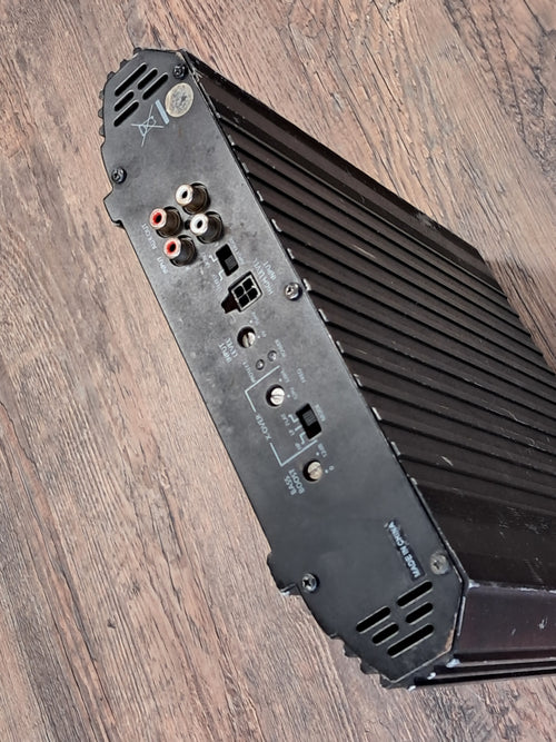 Auto audio pastiprinātājs JBL