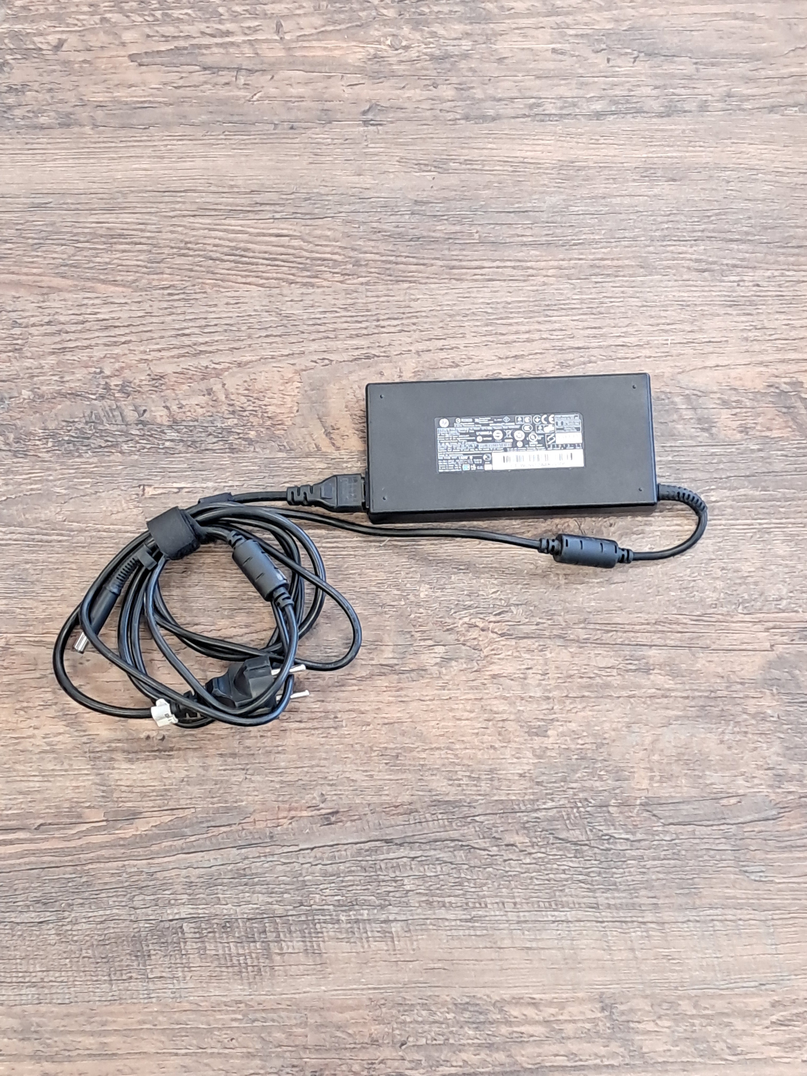 Portatīvā datora lādētājs 150W HP