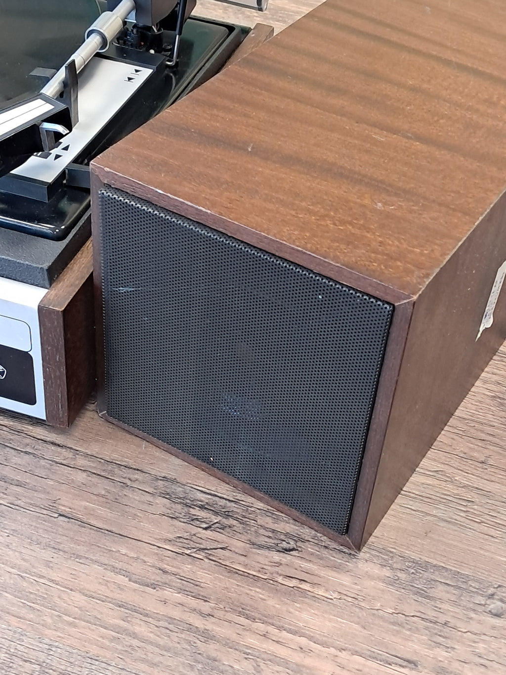 Retro plašu atskaņotājs ar skaļruņiem Radiotehnika