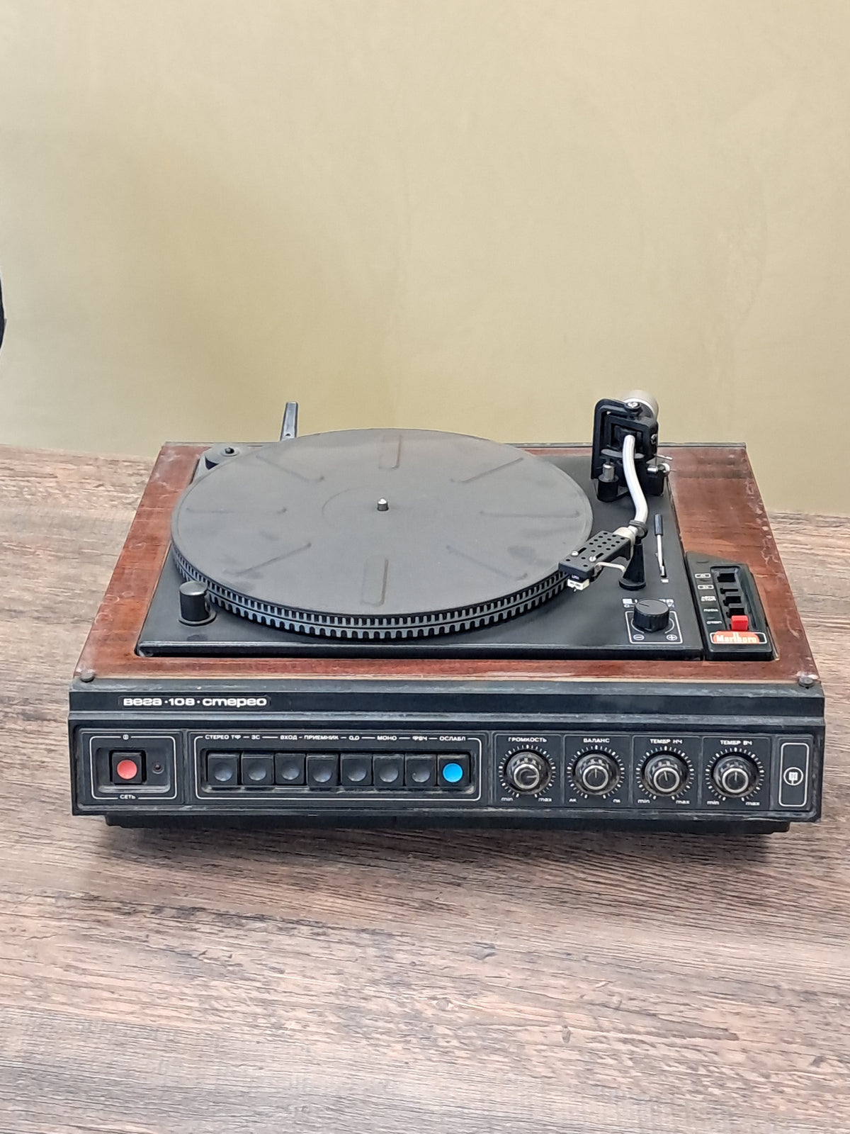 Plašu atskaņotājs Vega 108 Stereo